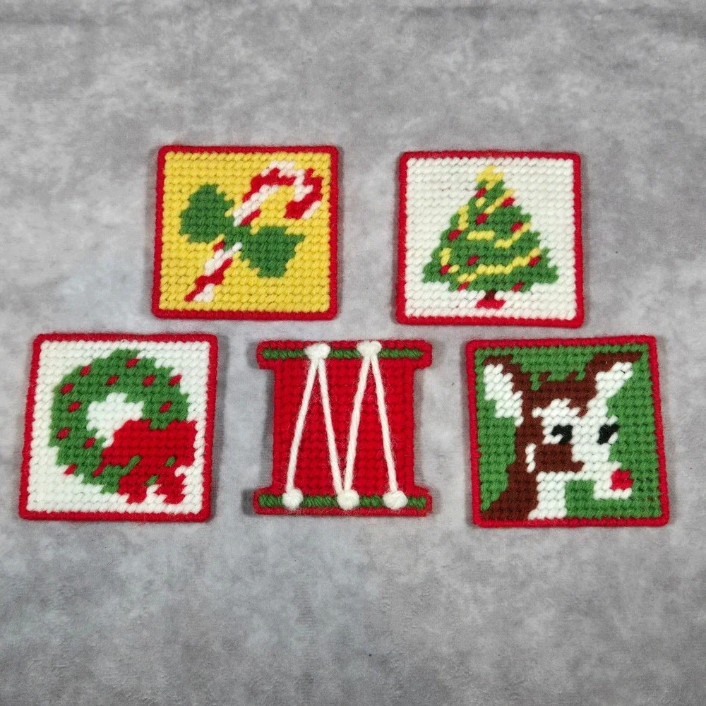 Vintage Plastic‎ Canvas Ornaments Coasters Tree Wreath Reindeer Lot of 5